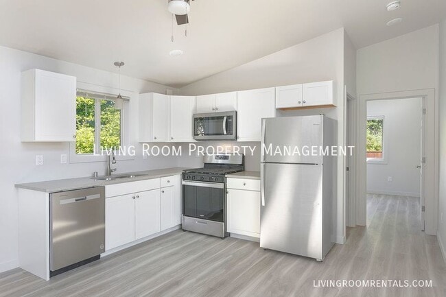 Building Photo - 8939 N Fortune Ave Unit #B