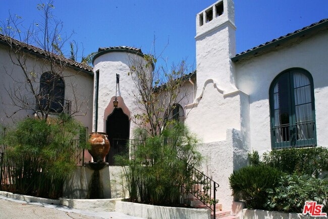 Photo - 2243 E Live Oak Dr