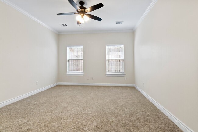 Photo - 2917 Clinton Dr