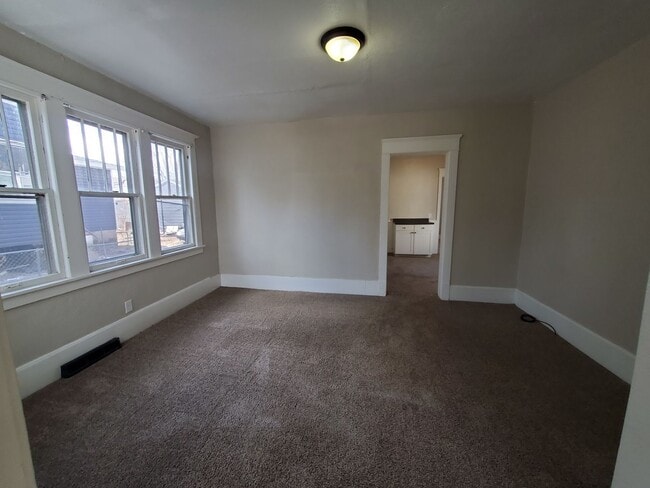 Photo - 2 Bedroom House in Rock Island