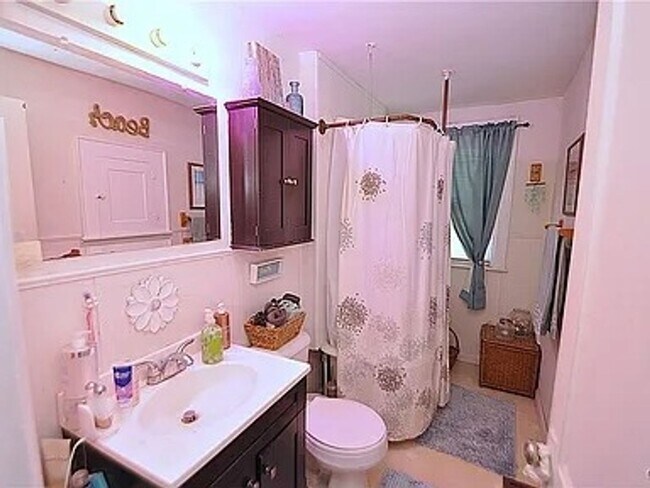 Photo - Newly Renovated Apartment in Liverpool! Unit Apt 2