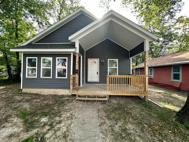 Building Photo - 704 Washington Ave Rental
