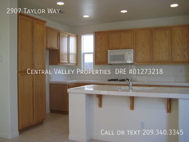 Photo - 2907 Taylor Way