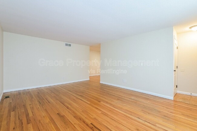 Photo - 3183 Vaughn St