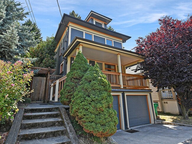 Building Photo - SE 20th Ave Unit SE 20th  C