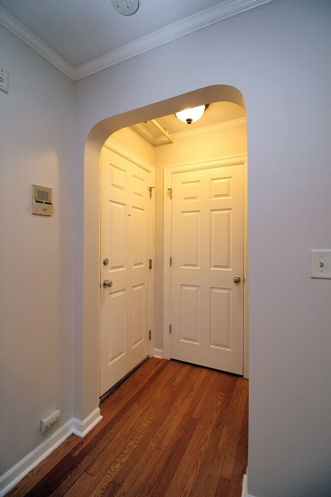 Photo - Upper Level Chasselton 1 Bedroom Condo in ...