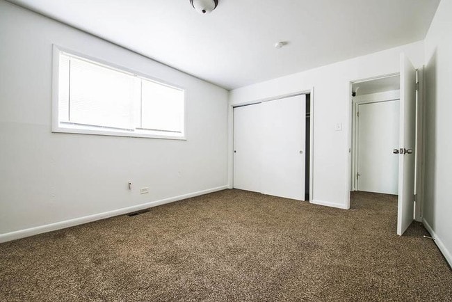 Photo - 13905-37 S Clark St