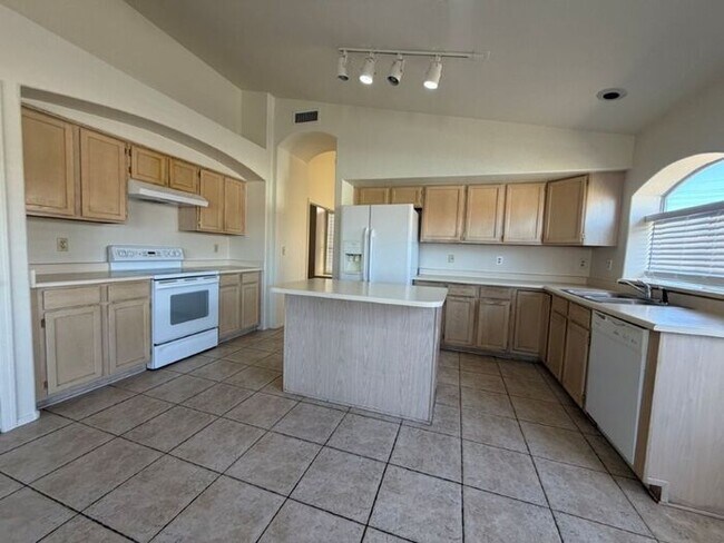 Photo - 15435 S 44th Way