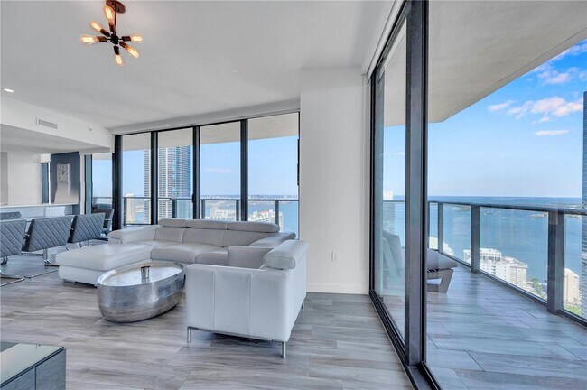 Photo - 1300 S Miami Ave Unidad 4805