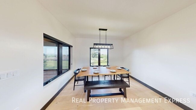 Photo - 313 N Red Spruce Ave