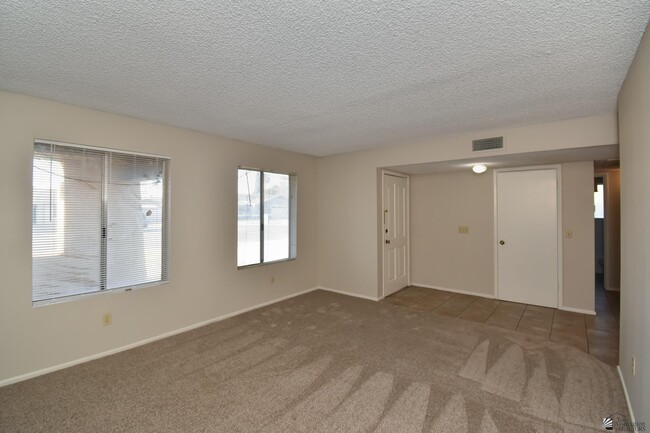 Photo - 2716 W Oakwood Ln