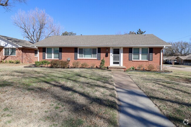 Building Photo - Updated 3 Bed / 1.5 Bath in Tulsa! Rental