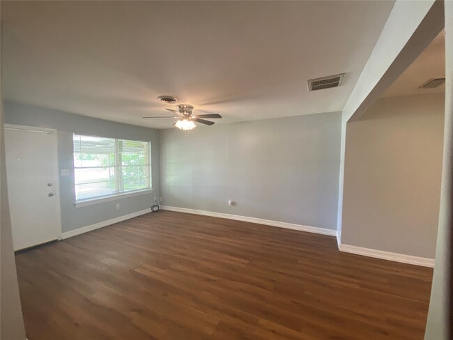 Photo - 5910 Leon St