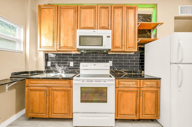 Photo - 751 NW 2nd St