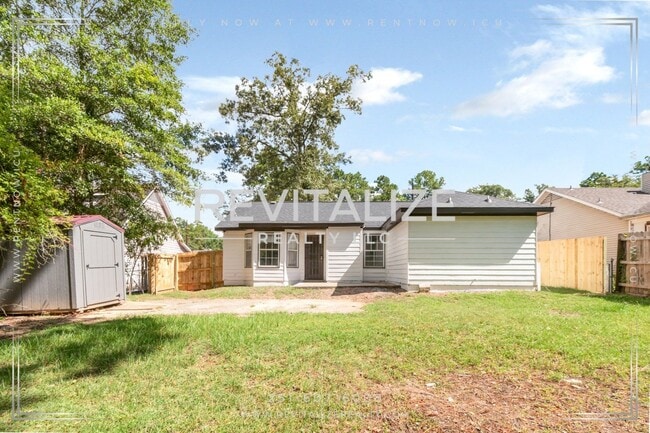 Photo - 6513 Victoria Pl S