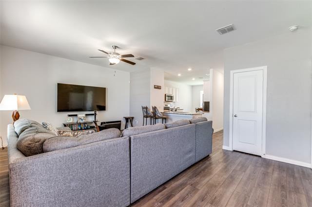 Photo - 507 Saffron St