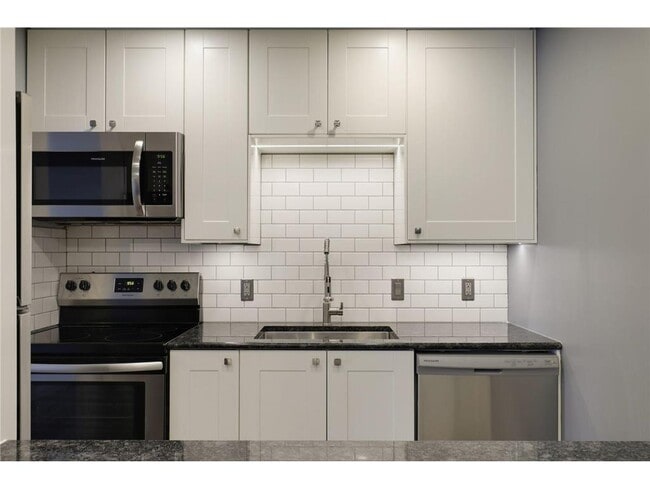 Building Photo - 35 Nathan Ln N Unit 0203