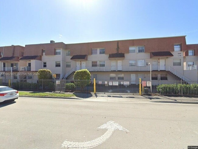 Building Photo - 1560 W 46th St Unit 244