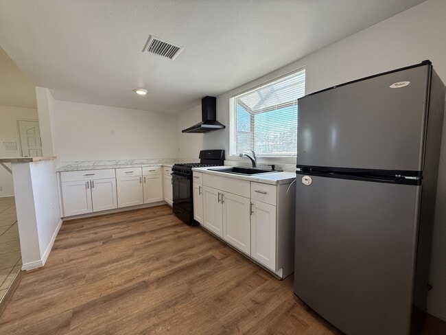 Photo - 7428 Lucerne Vista Ave Unit B