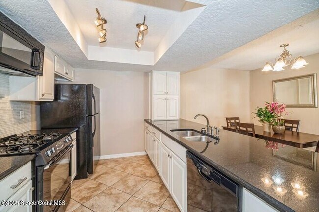 Photo - 2418 Delys St