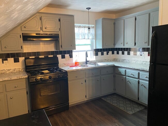 Kitchen - 198 Tecumseh St Unit 3rd floor