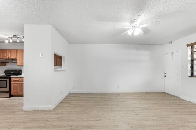 Photo - 2646 Riverside Dr Unit 2646