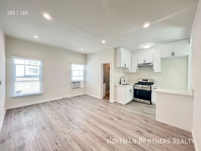 Building Photo - 404 N Coronado St Unit 202