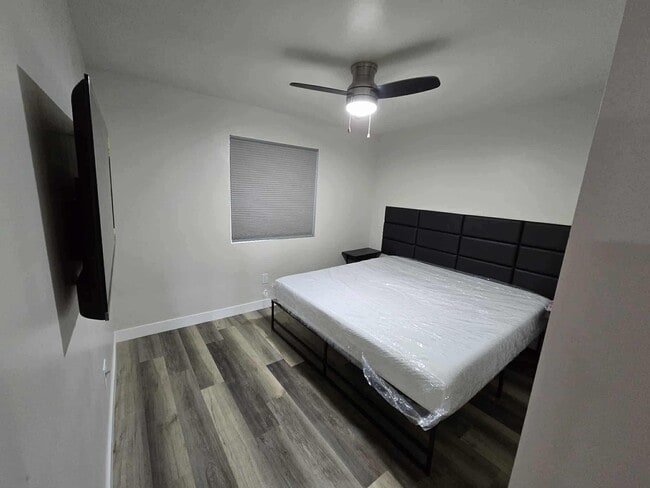 Building Photo - 4760 Voltaire St Rental