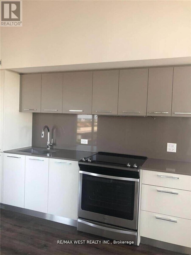 Photo - 30 Baseball Pl Unité 1202