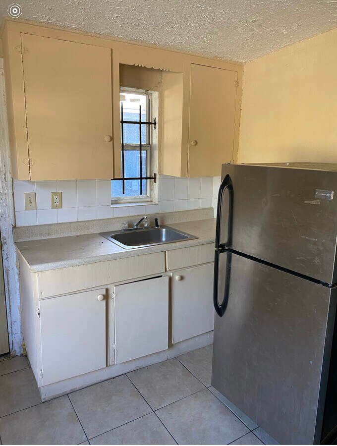 Photo - 1598 W 23rd St