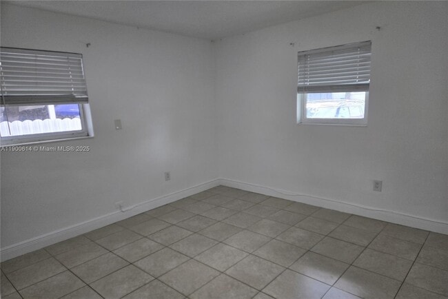 Photo - 1825 NW 4th St Unidad 1