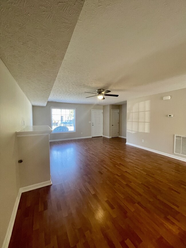 Photo - 607 Capstone Dr