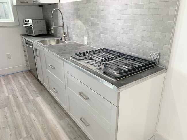 Building Photo - 592 Silva Ave