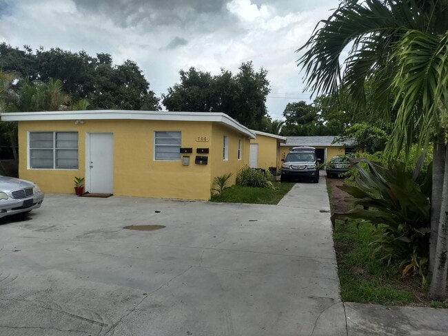 706 SW 4 TER. - 706 SW 4th Ter Unit 4