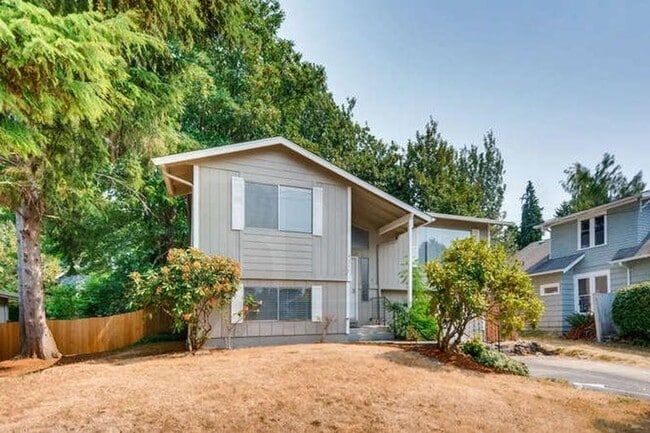 Photo - Gorgeous 3 Bedroom Home near Ruston Way!