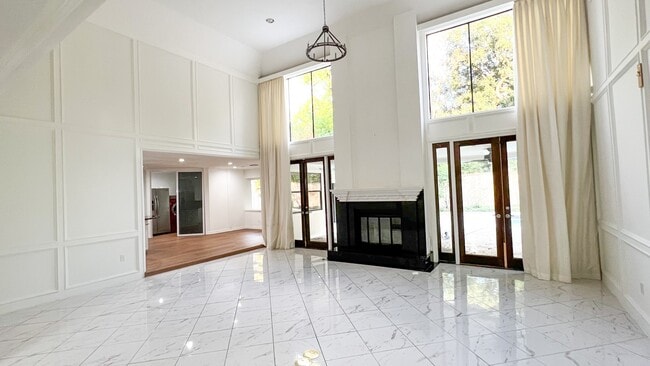 Photo - 372 Robbins Dr