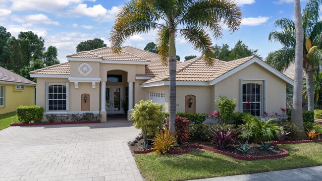 Photo - 665 SW Lake Charles Cir