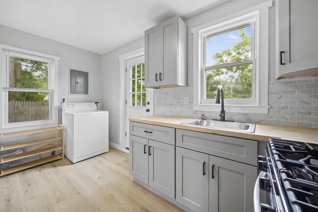 Photo - 346 E Bernhard Ave