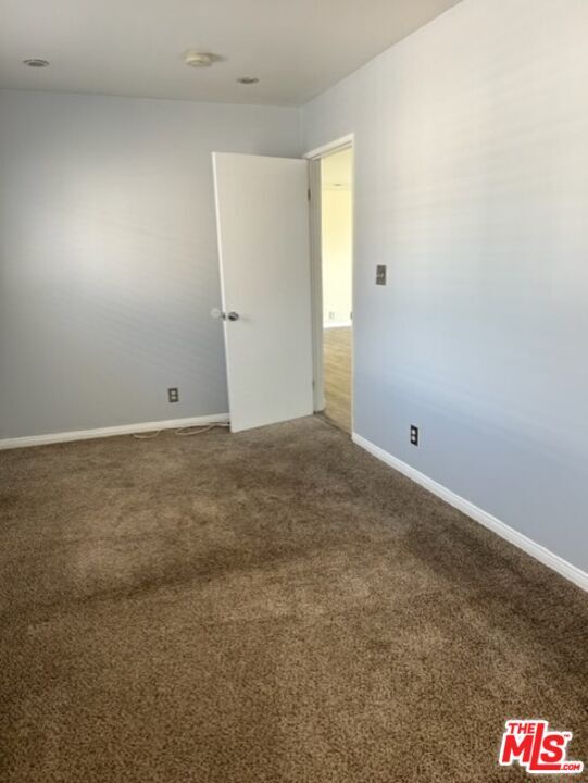 Photo - 2433 Burnside Ave Unit 3