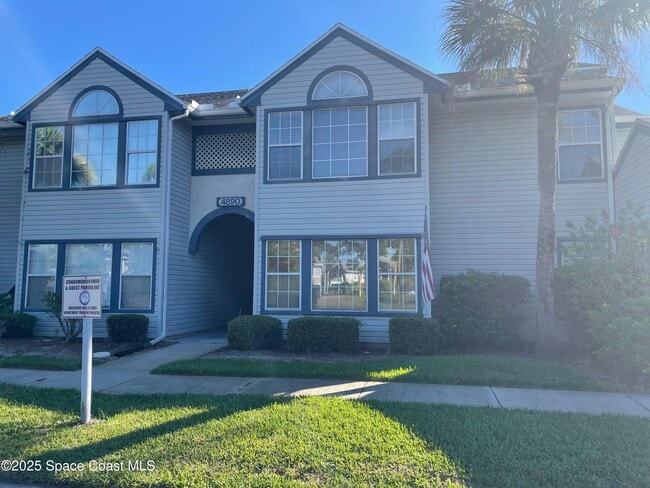 Building Photo - 4890 Lake Waterford Way W Unit 4-212 Rental