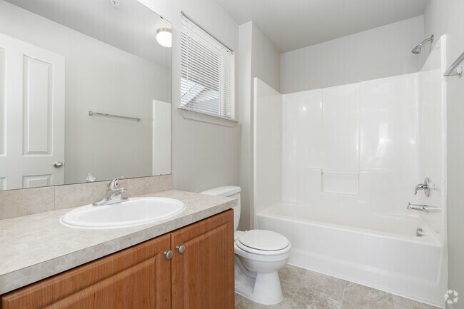 2BR, 2.5BA - 1,079SF Primary Bathroom