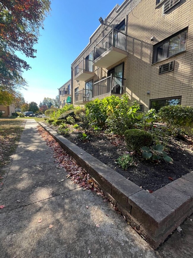 Photo - 1 Bd / 1 Bth Warminster Condo Unit 318