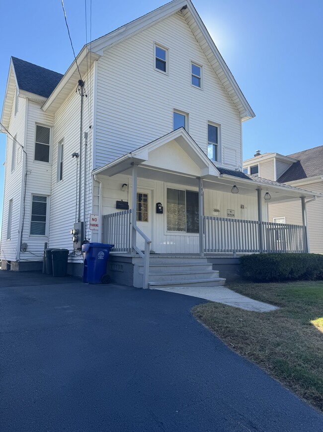 Front of house - 196 S Main St Apartamentos Unidad 196SouthMainStreet