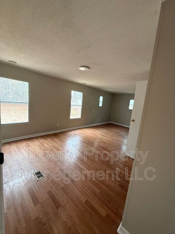 Photo - 134 Ed Thomas Rd