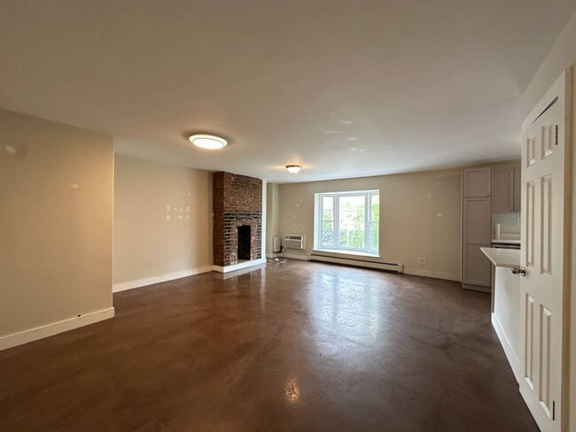 Photo - 327 Van Brunt St