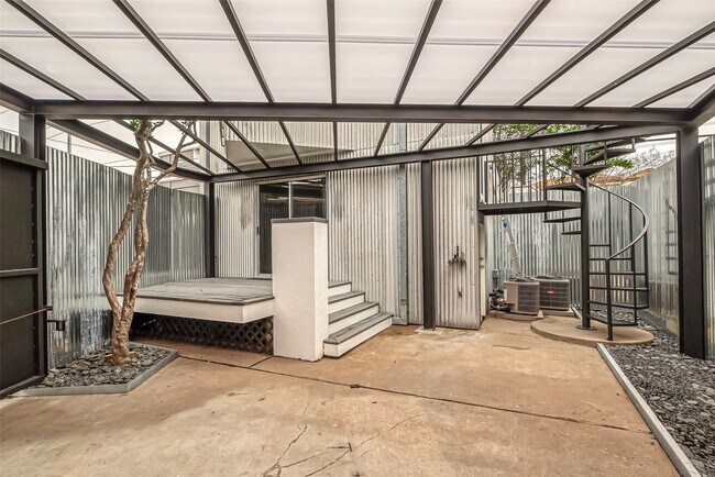 Photo - 2029 Dunlavy St