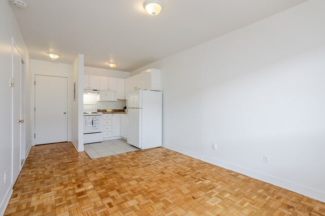 Photo - 4320 Boul Métropolitain E