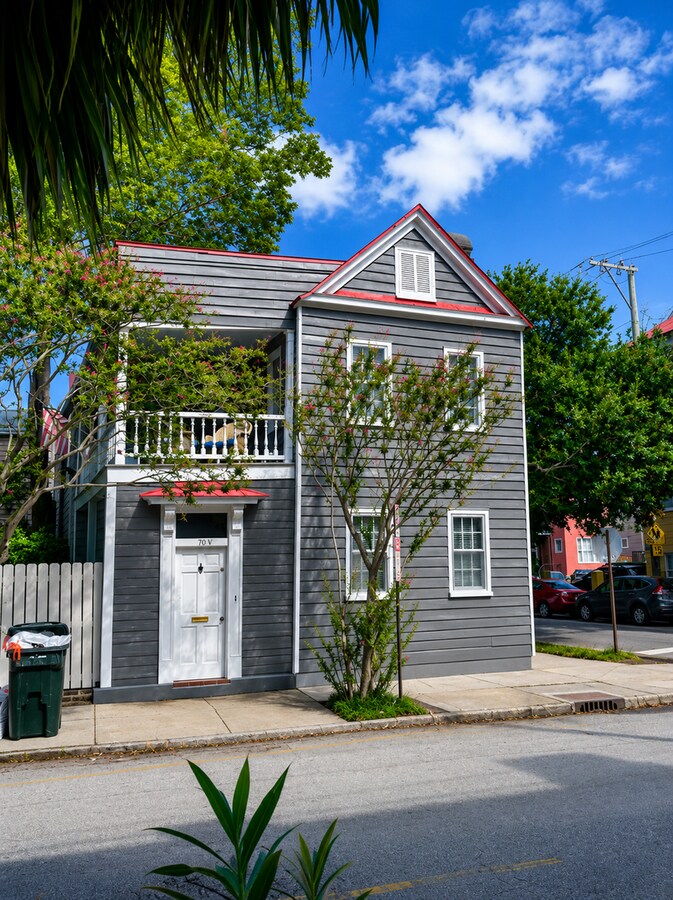 5 Bedroom 2.5 Bath Home close to CofC and MUSC - 5 Bedroom 2.5 Bath Home close to CofC and MUSC