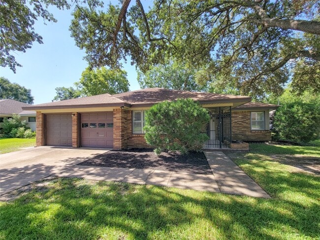 Building Photo - 4602 Redstart St Rental