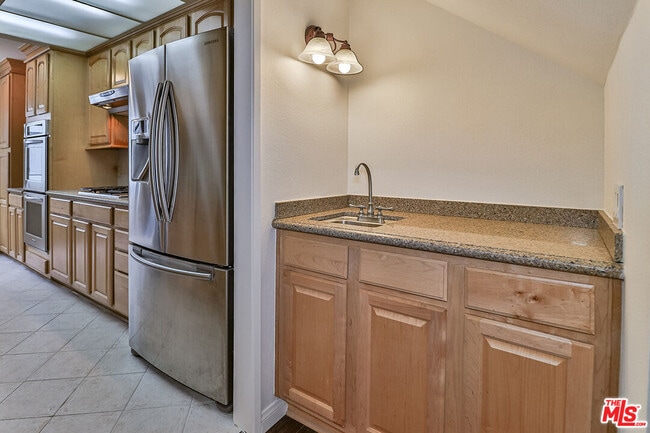 Photo - 18100 Burbank Blvd Unit 19